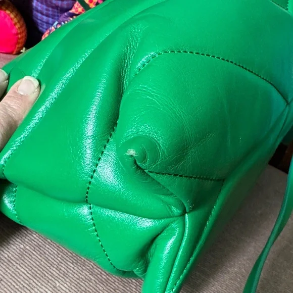 💚🤮🐸🦖Rebecca Minkoff Green Shoulder Bag with Gold Chain - Picture 6 of 16